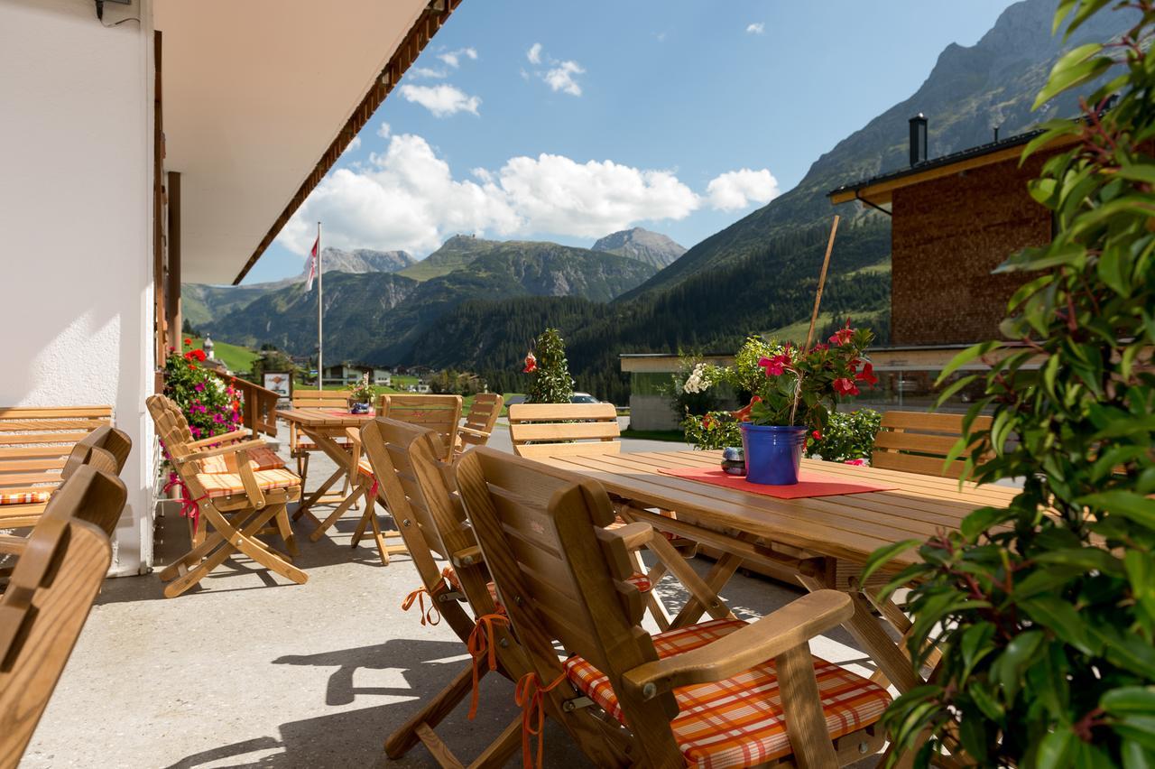 Gasthaus & Pension Alphorn 레흐암 아르베르크 외부 사진